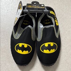 NWT DC Batman Kids Slip-On Water Shoes Neoprene Superhero Black Yellow 9/10